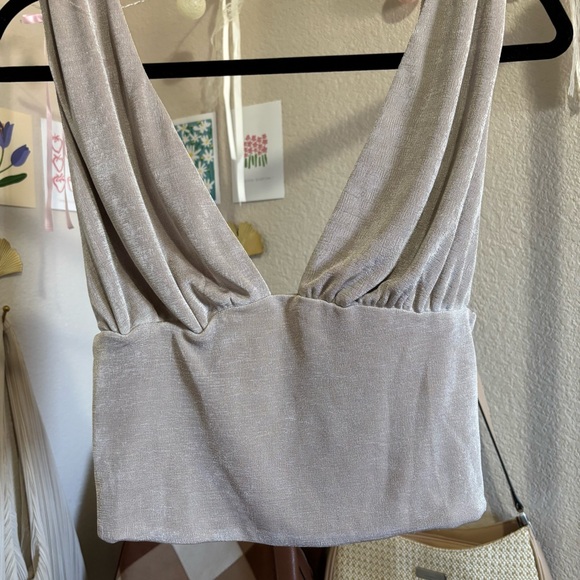 ୨୧ ・゚✧ Miss Lola Deep V Neck Cami Sleeveless Tank - Picture 4 of 8